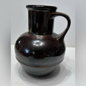 Vintage Hull vase #1611 made‎ in USA